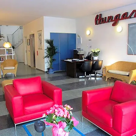 アパートホテル Hungaria 4*